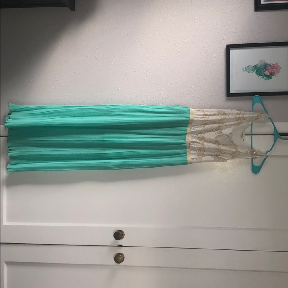 Beautiful gown by Double Zero - Picture 3 of 4